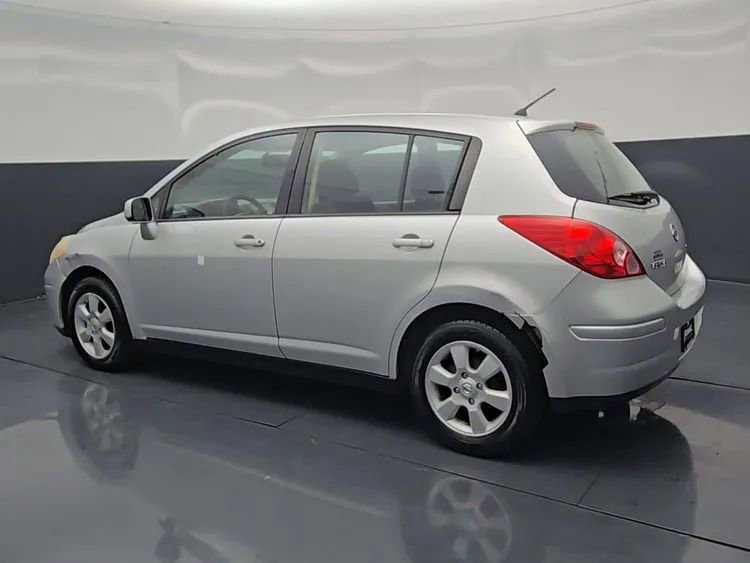 Used 2009 Nissan Versa Hatchback FWD image 5