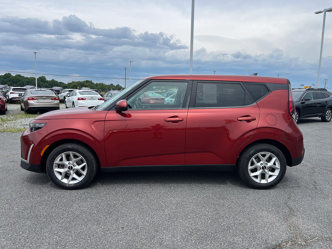 Used 2023 Kia Soul LX w/ LX Technology Package FWD image 2