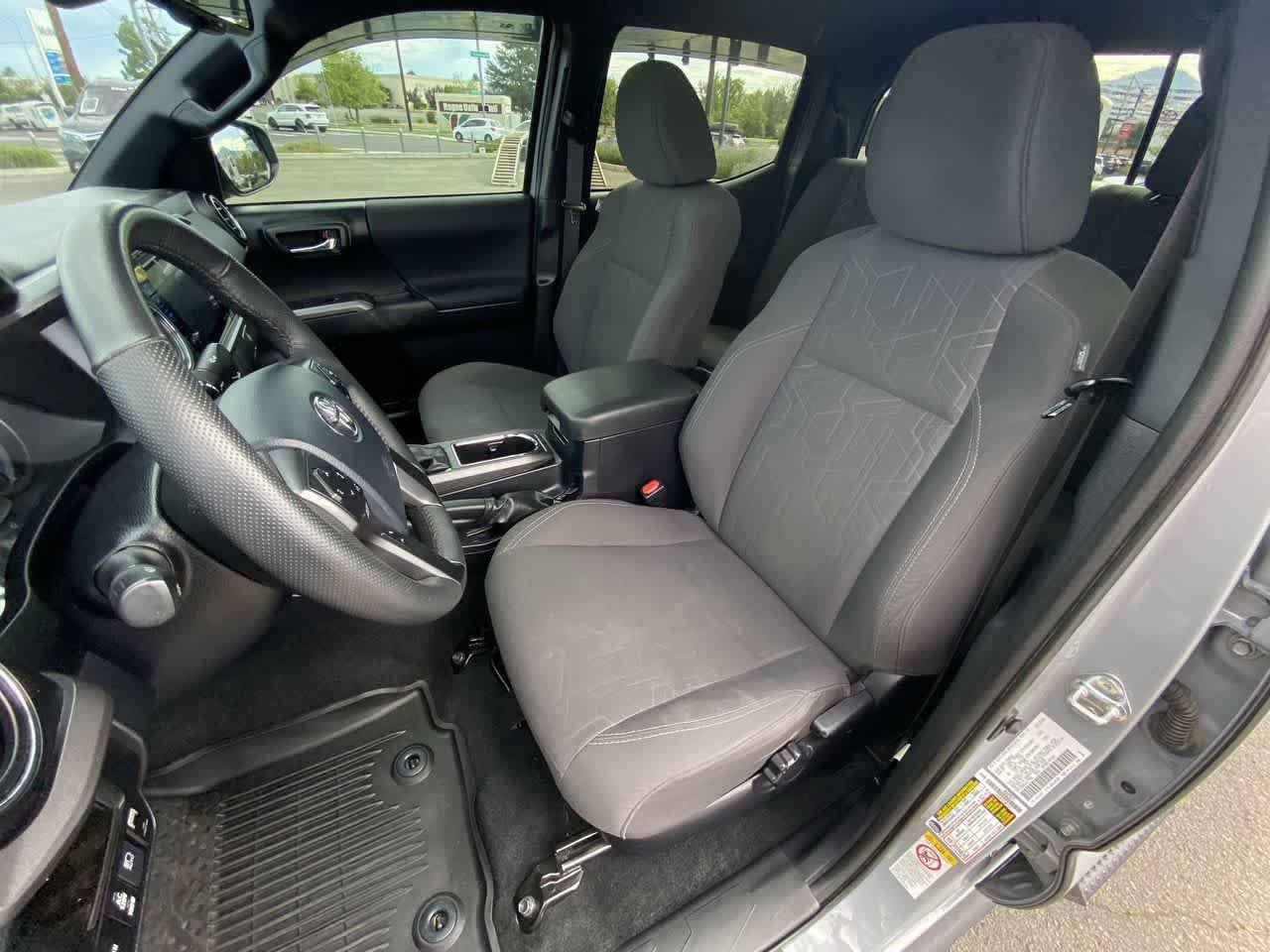 Used 2018 Toyota Tacoma TRD Sport AWD/4WD image 11