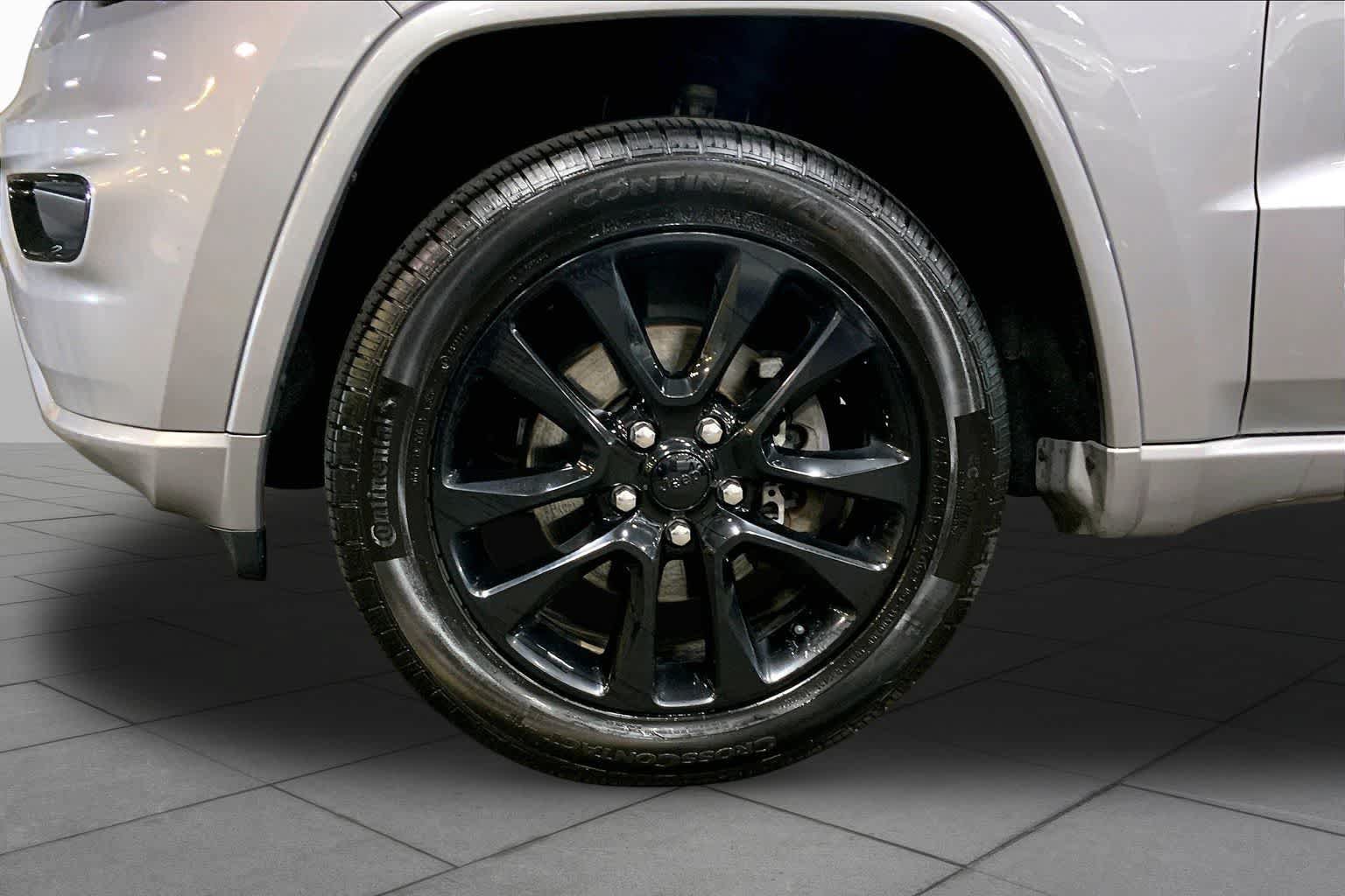 Used 2020 Jeep Grand Cherokee Altitude AWD/4WD image 11