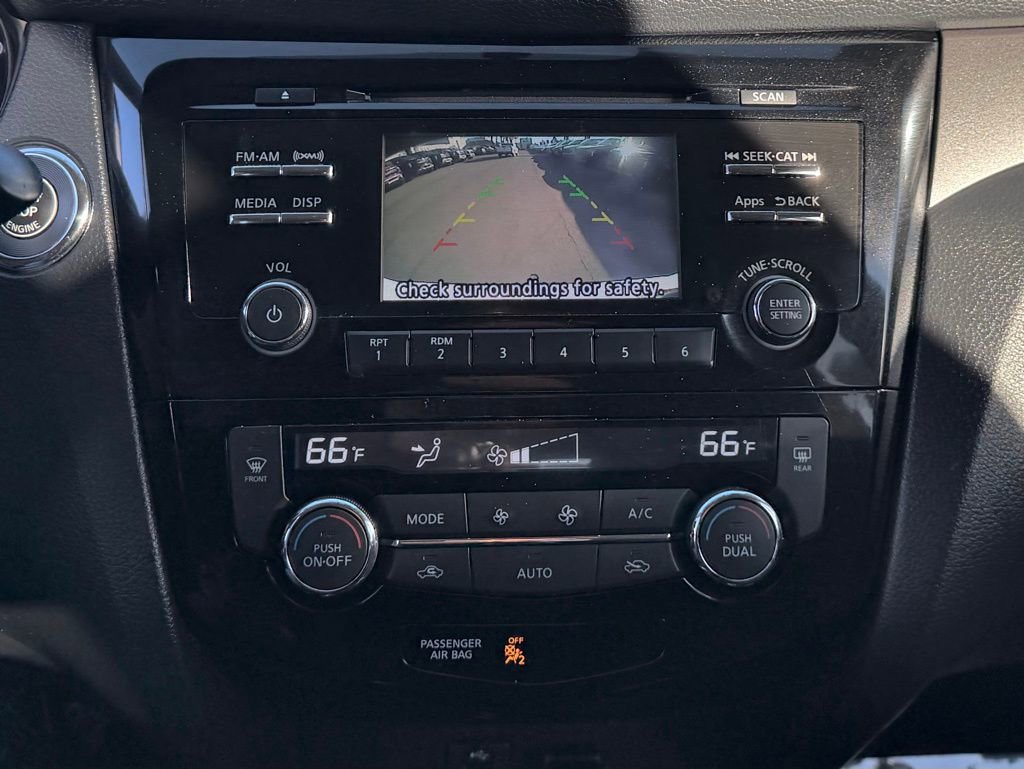 Used 2016 Nissan Rogue SV image 24