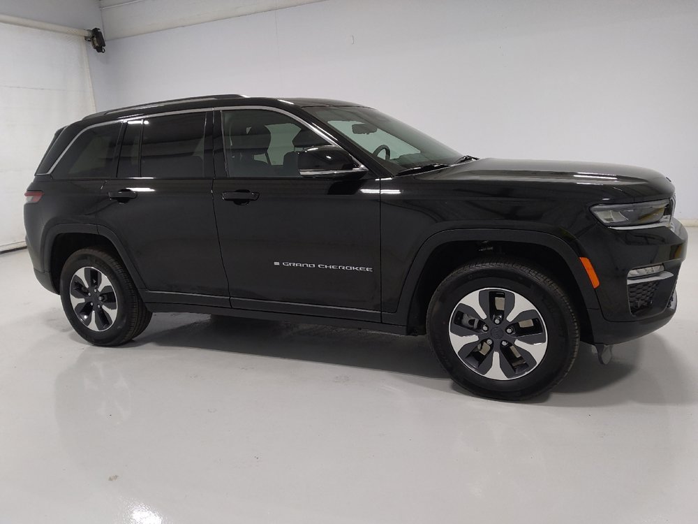 Used 2022 Jeep Grand Cherokee Limited 4xe w/ Luxury Tech Group II AWD/4WD image 11