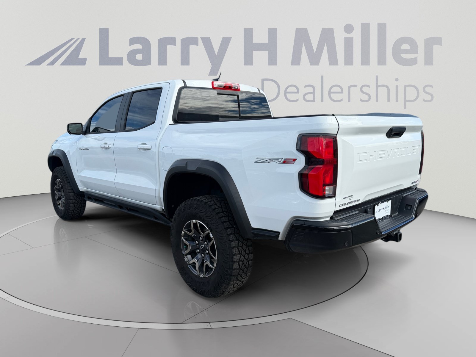 Used 2024 Chevrolet Colorado ZR2 w/ Technology Package AWD/4WD image 3