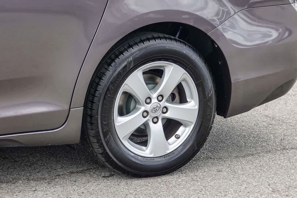 Used 2015 Toyota Sienna LE FWD image 10