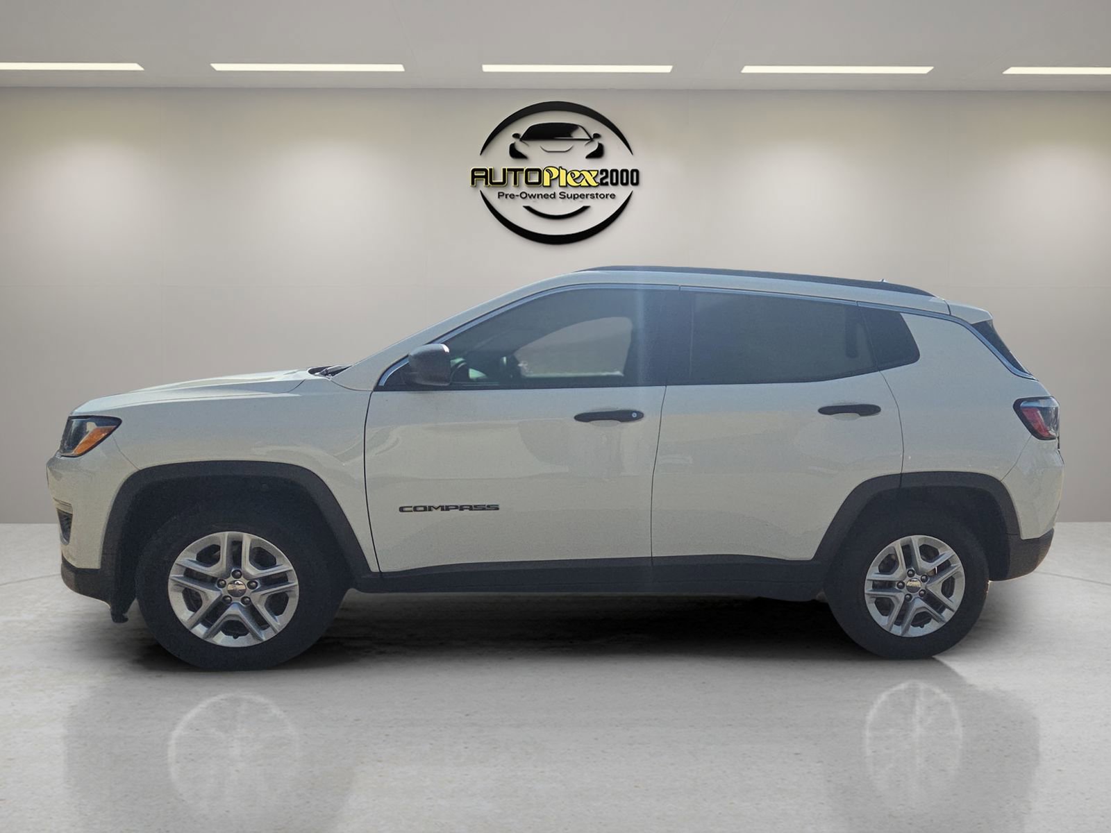 Used 2021 Jeep Compass Sport FWD image 3
