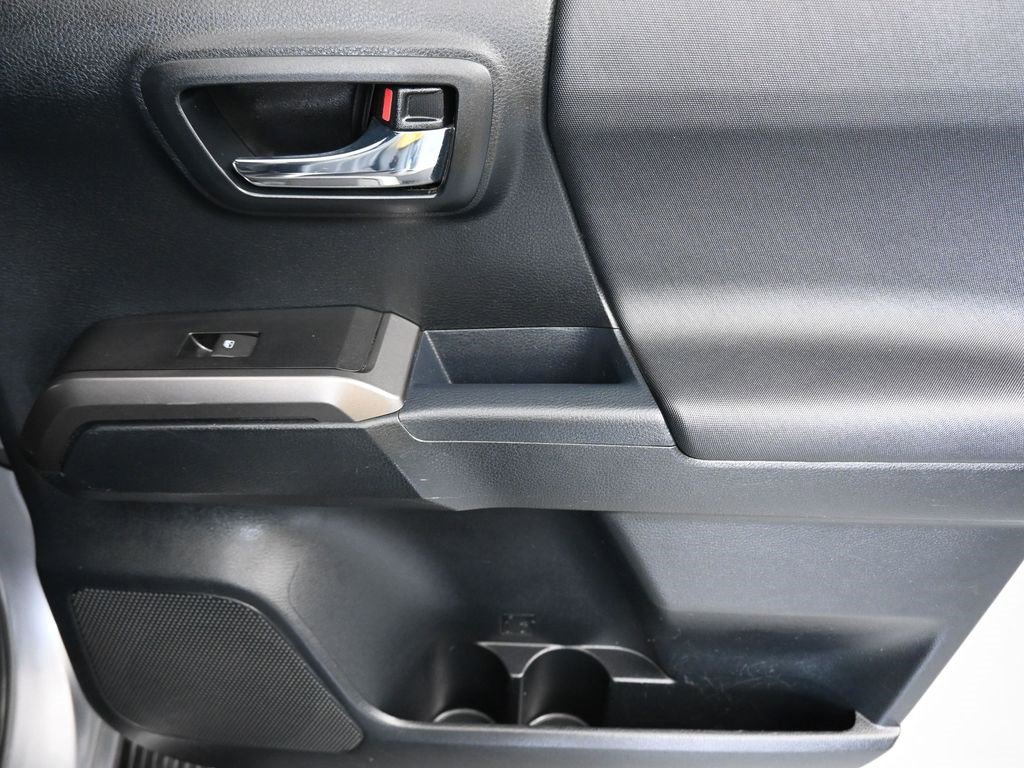 Used 2017 Toyota Tacoma TRD Sport image 34