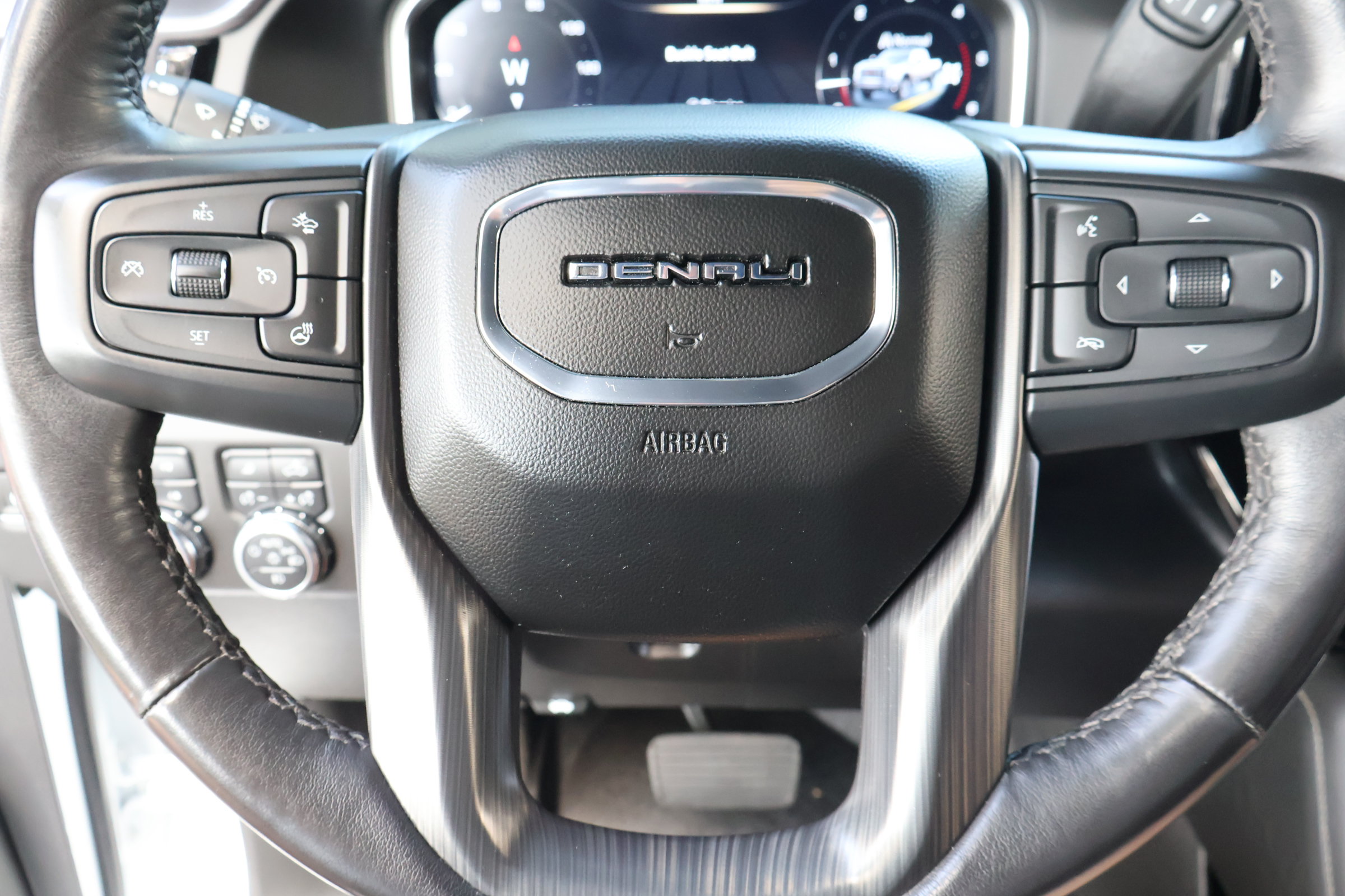 Used 2024 GMC Sierra 3500 Denali Ultimate AWD/4WD image 26