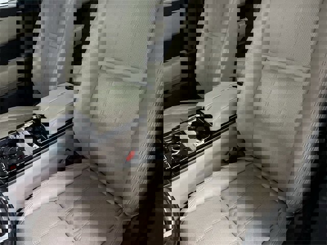 Used 2020 Land Rover Range Rover Velar R-Dynamic S image 20