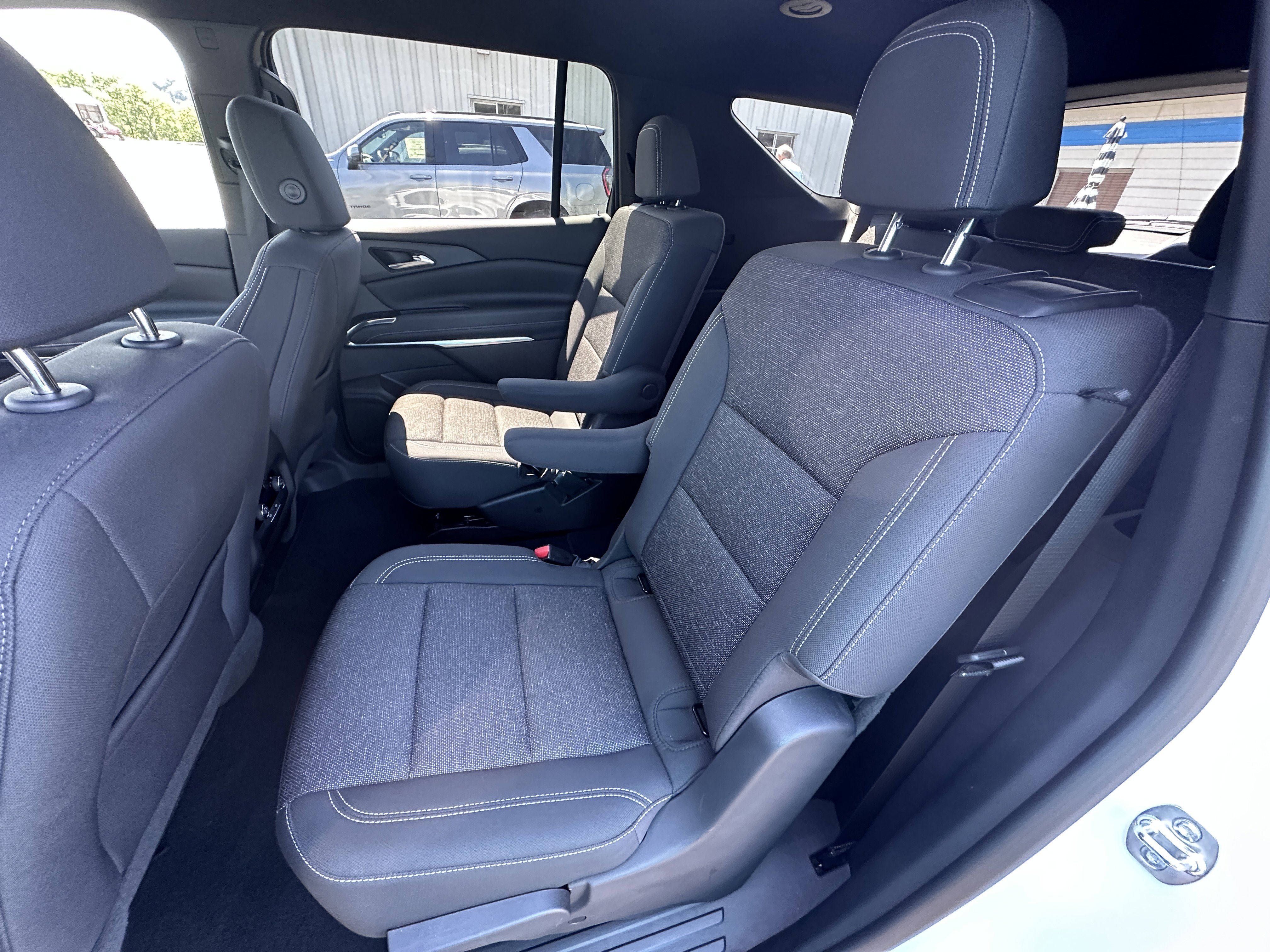 Used 2025 Chevrolet Traverse LT image 11