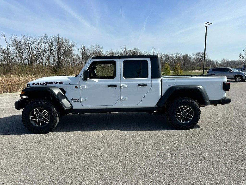 Used 2026 Jeep Gladiator Mojave AWD/4WD image 2