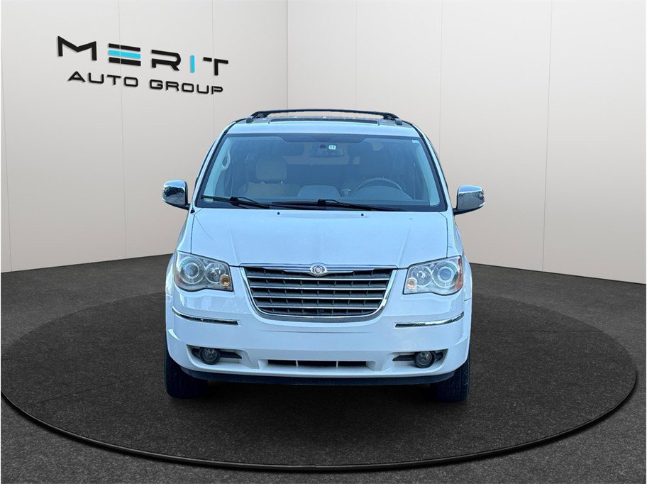 Used 2010 Chrysler Town & Country Limited image 3