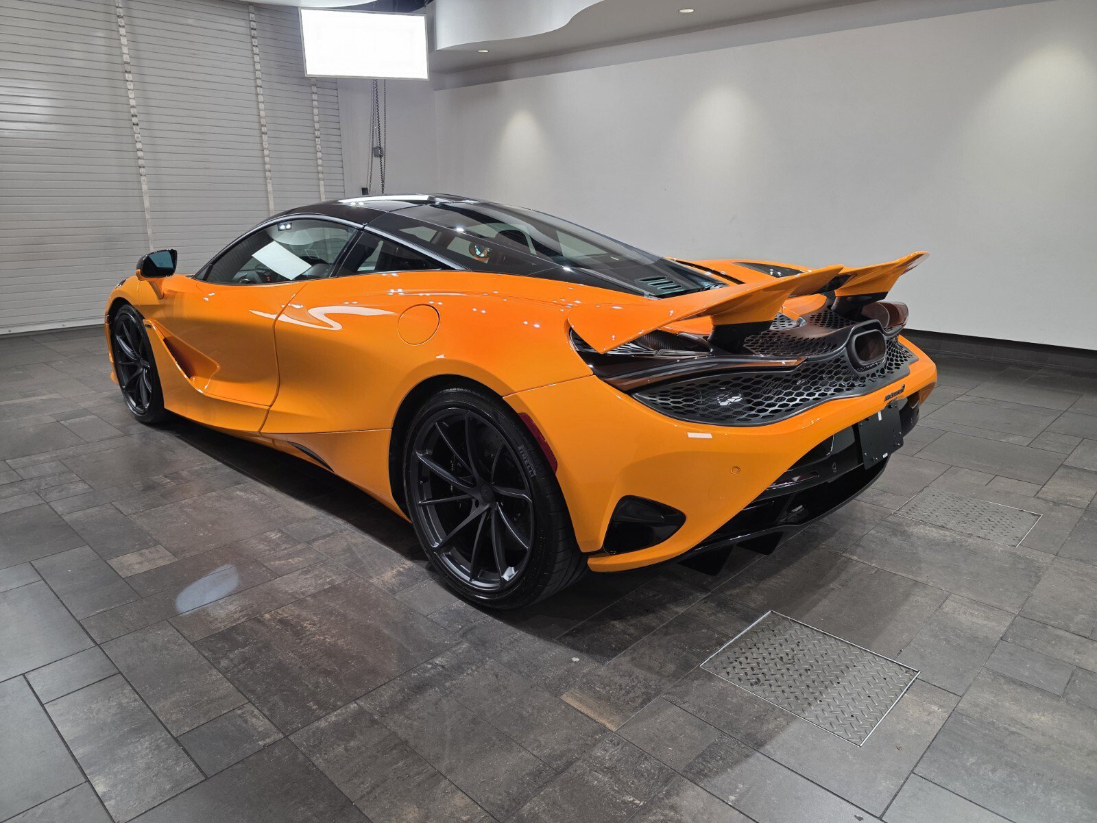 Used 2025 McLaren 750S RWD image 4