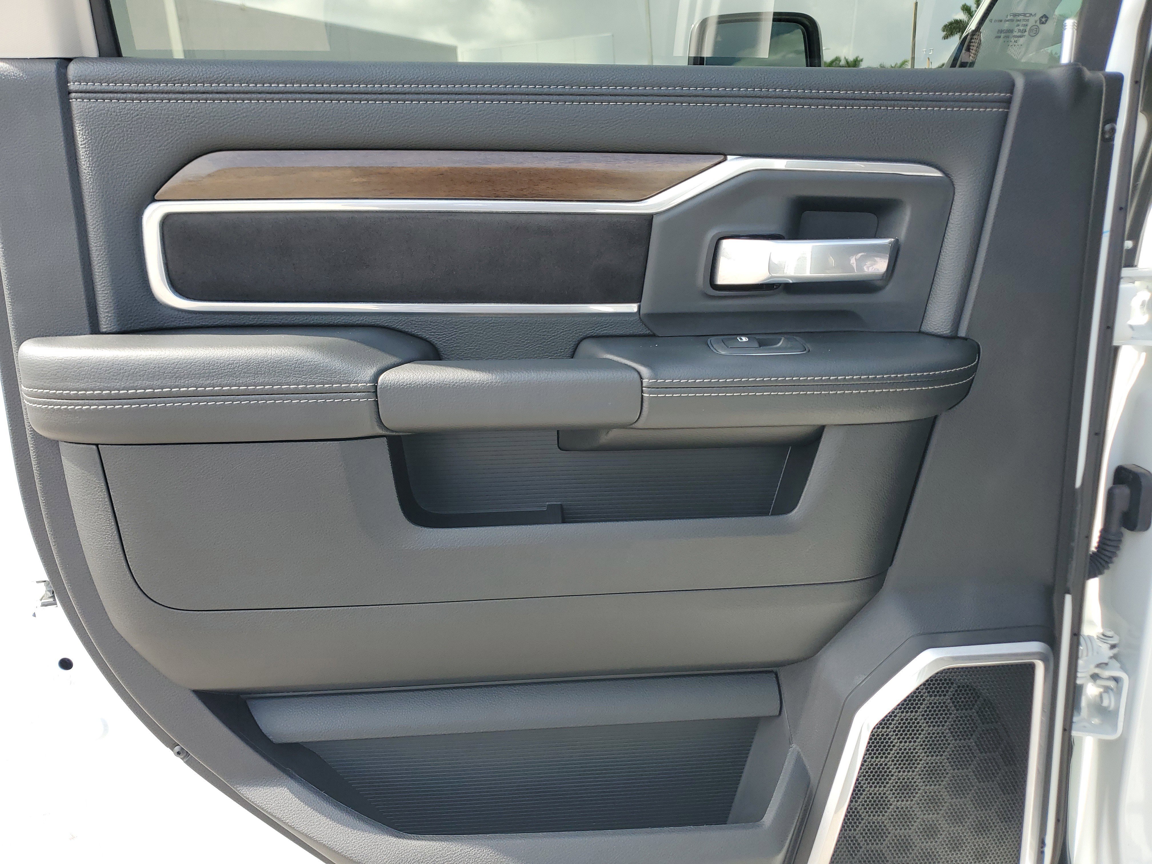 Used 2024 RAM 2500 Laramie image 27