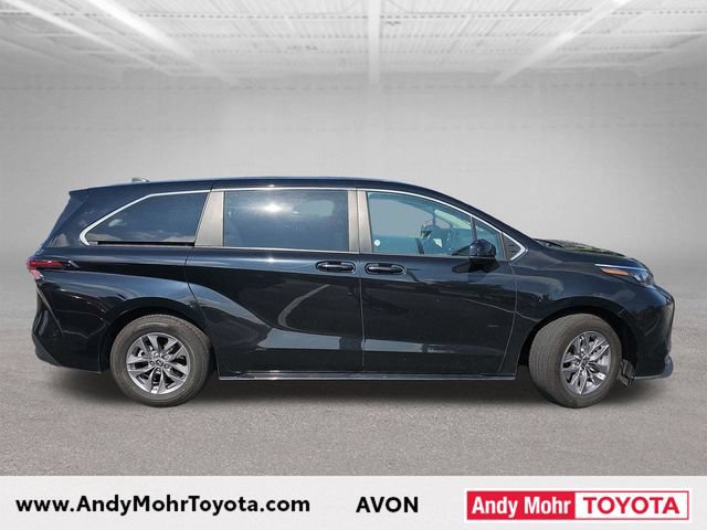 Used 2025 Toyota Sienna LE FWD image 8
