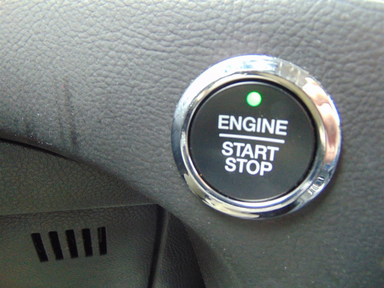 Used 2024 Ford Edge Titanium image 33