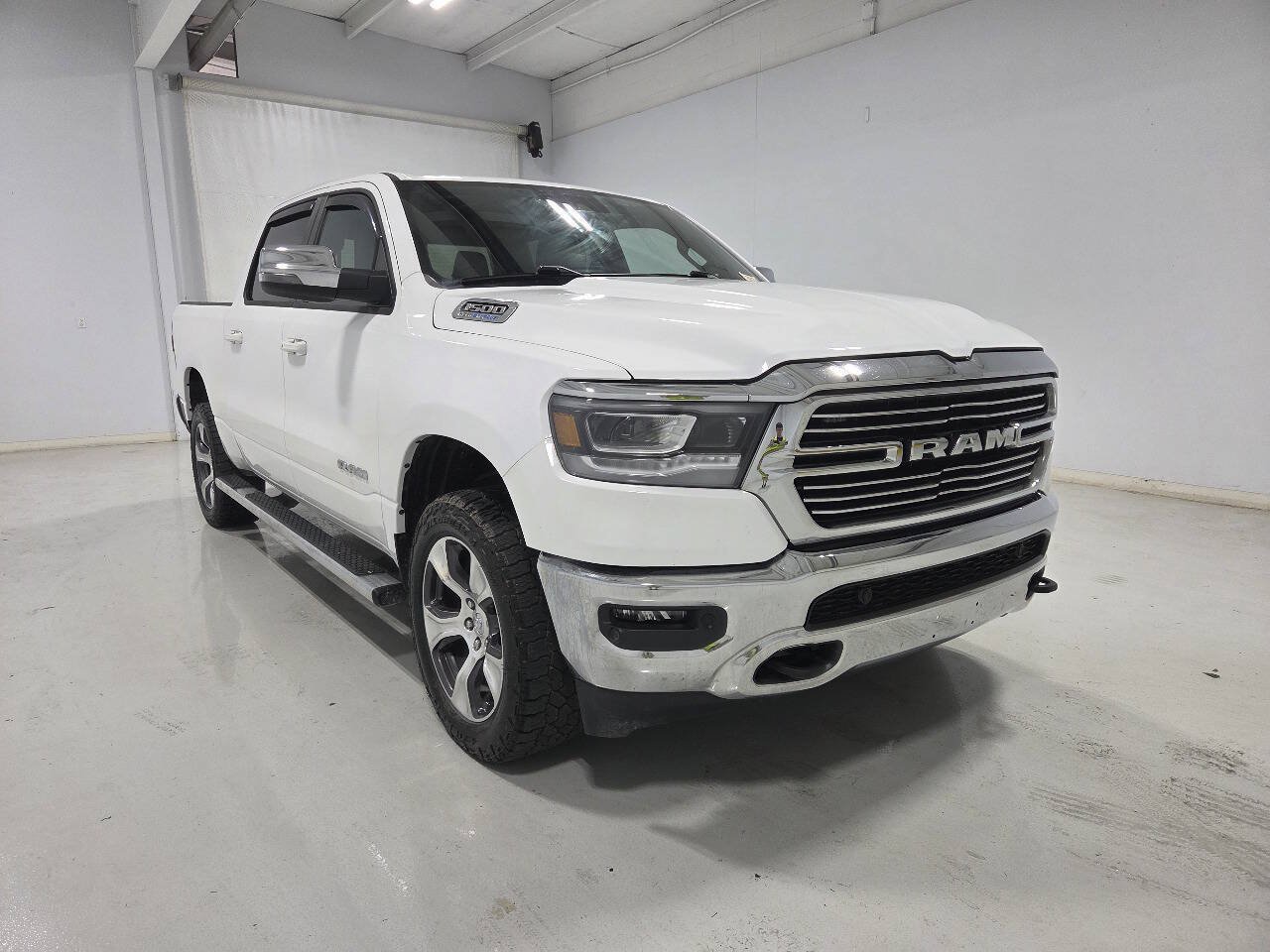 Used 2023 RAM 1500 Laramie AWD/4WD image 3