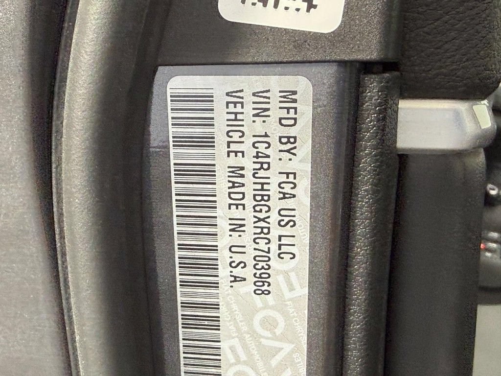 Used 2024 Jeep Grand Cherokee Limited w/ Trailer Tow Package AWD/4WD image 32