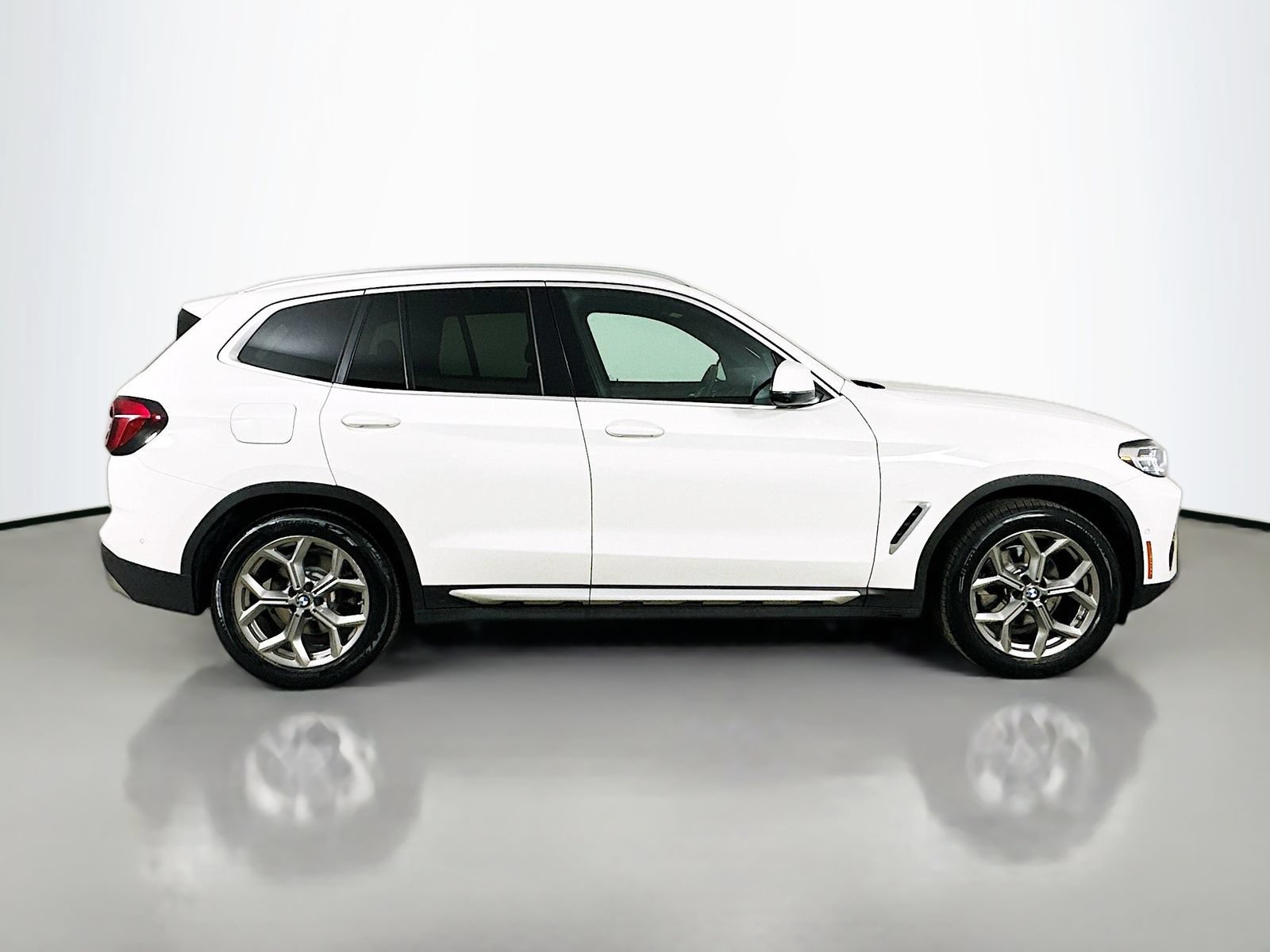 Used 2023 BMW X3 xDrive30i w/ Convenience Package AWD/4WD image 4