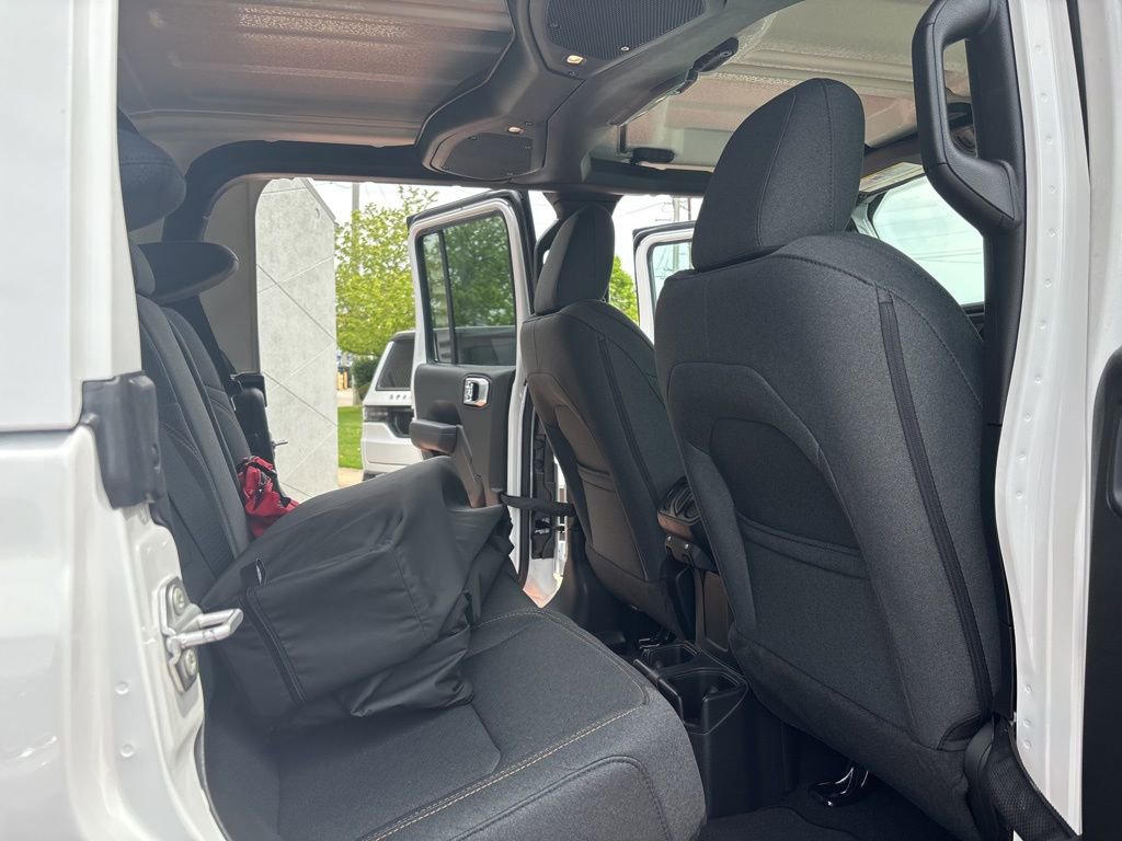 New 2025 Jeep Gladiator Sport AWD/4WD image 9