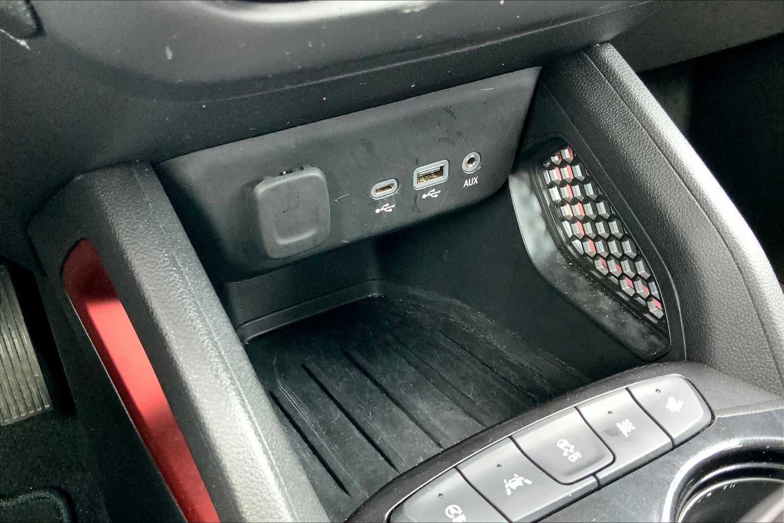 Used 2023 Chevrolet TrailBlazer RS image 32