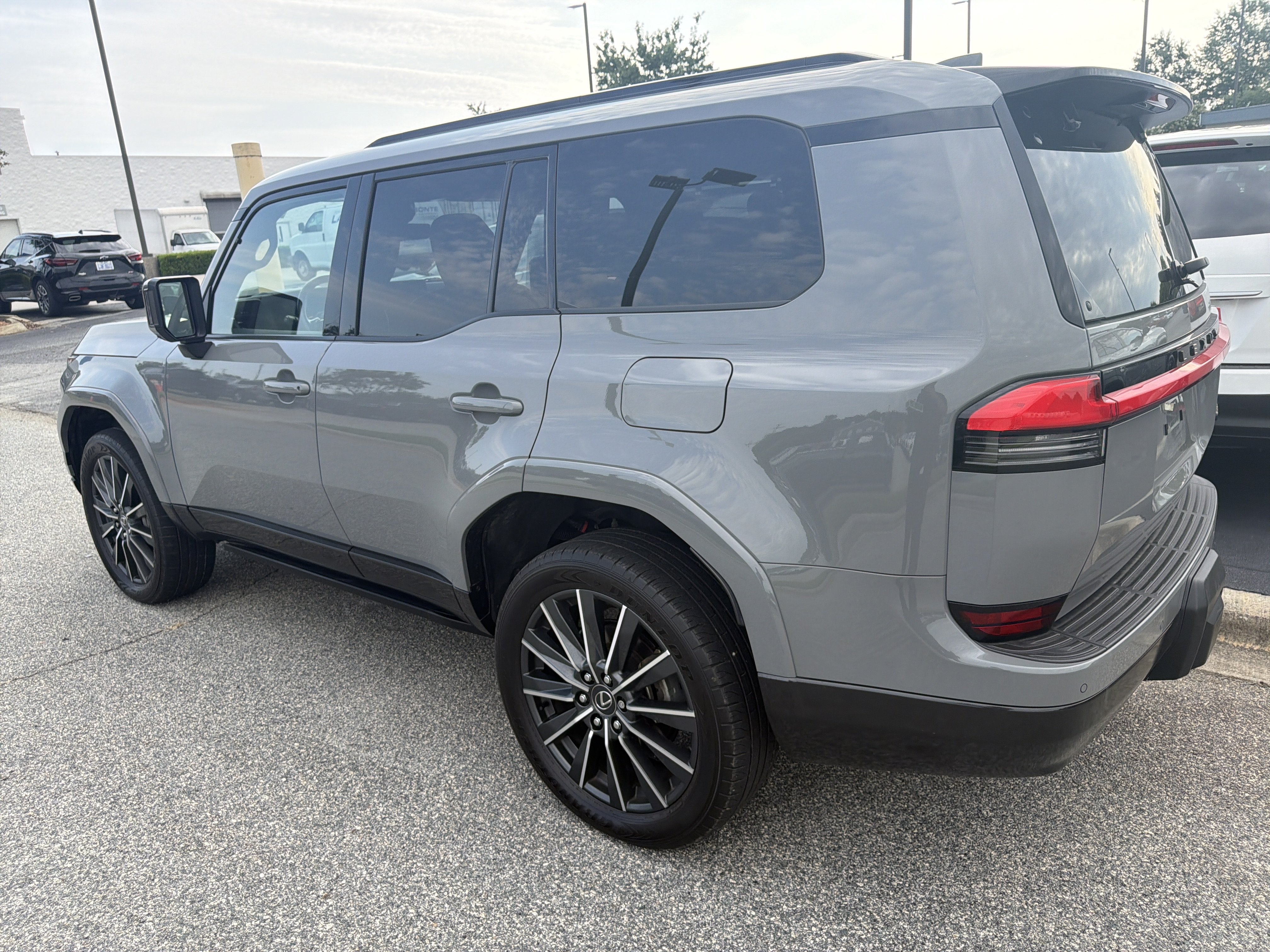 Used 2024 Lexus GX 550 w/ Accessory Package (2T) AWD/4WD image 8