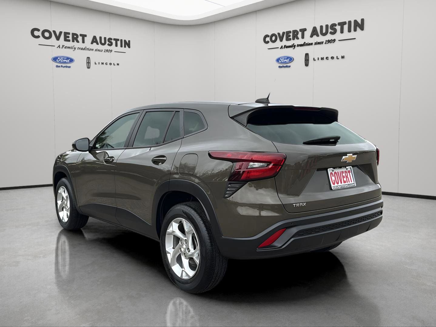 Used 2024 Chevrolet Trax LS w/ LS Convenience Package image 3