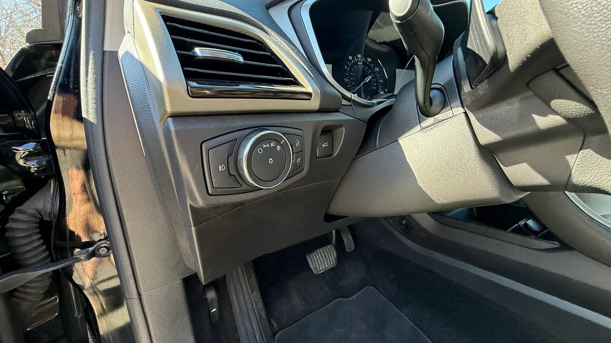 Used 2016 Ford Fusion SE w/ Equipment Group 202A AWD/4WD image 17