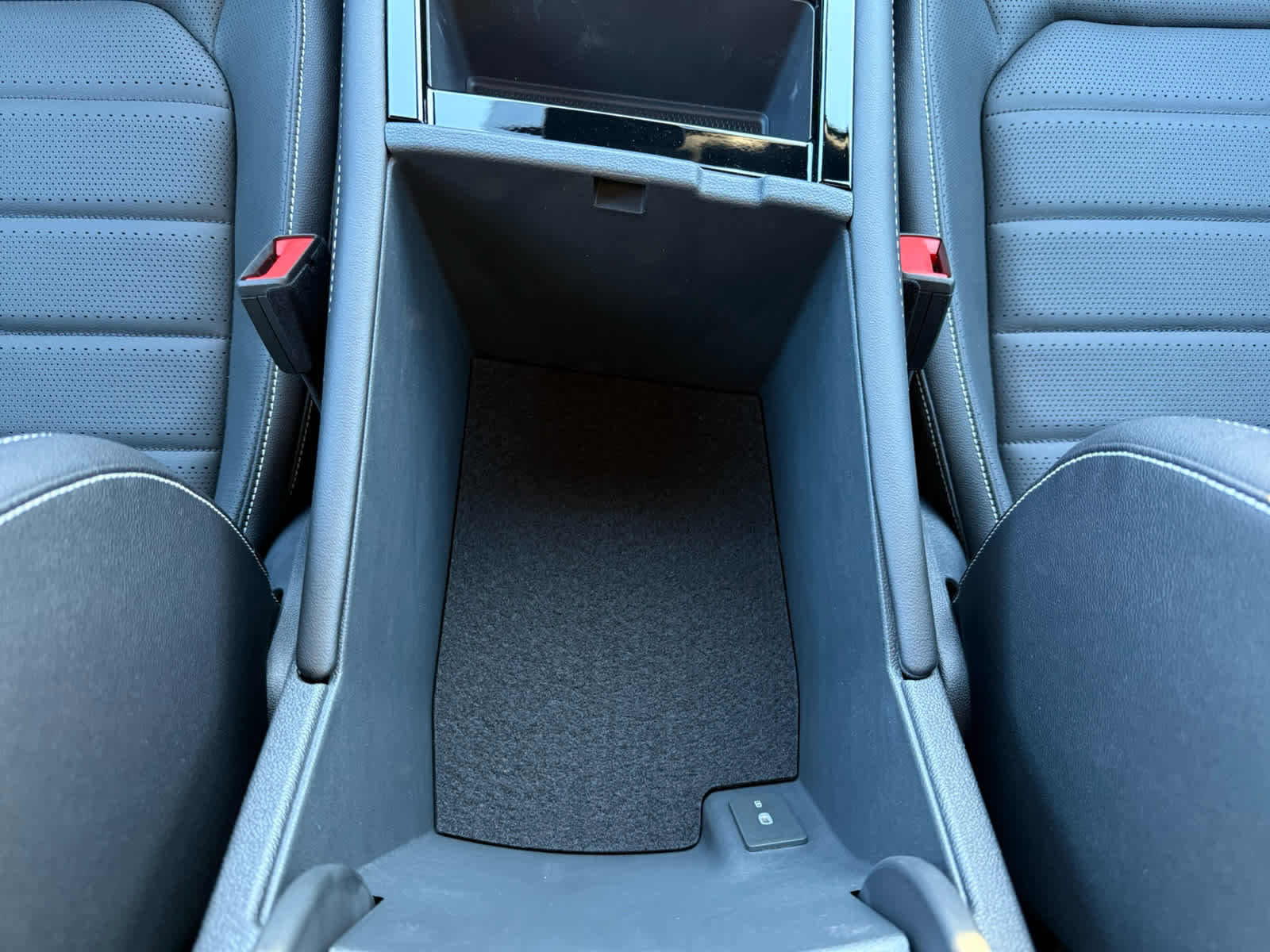 New 2026 Volkswagen Atlas Cross Sport SEL R-Line image 24