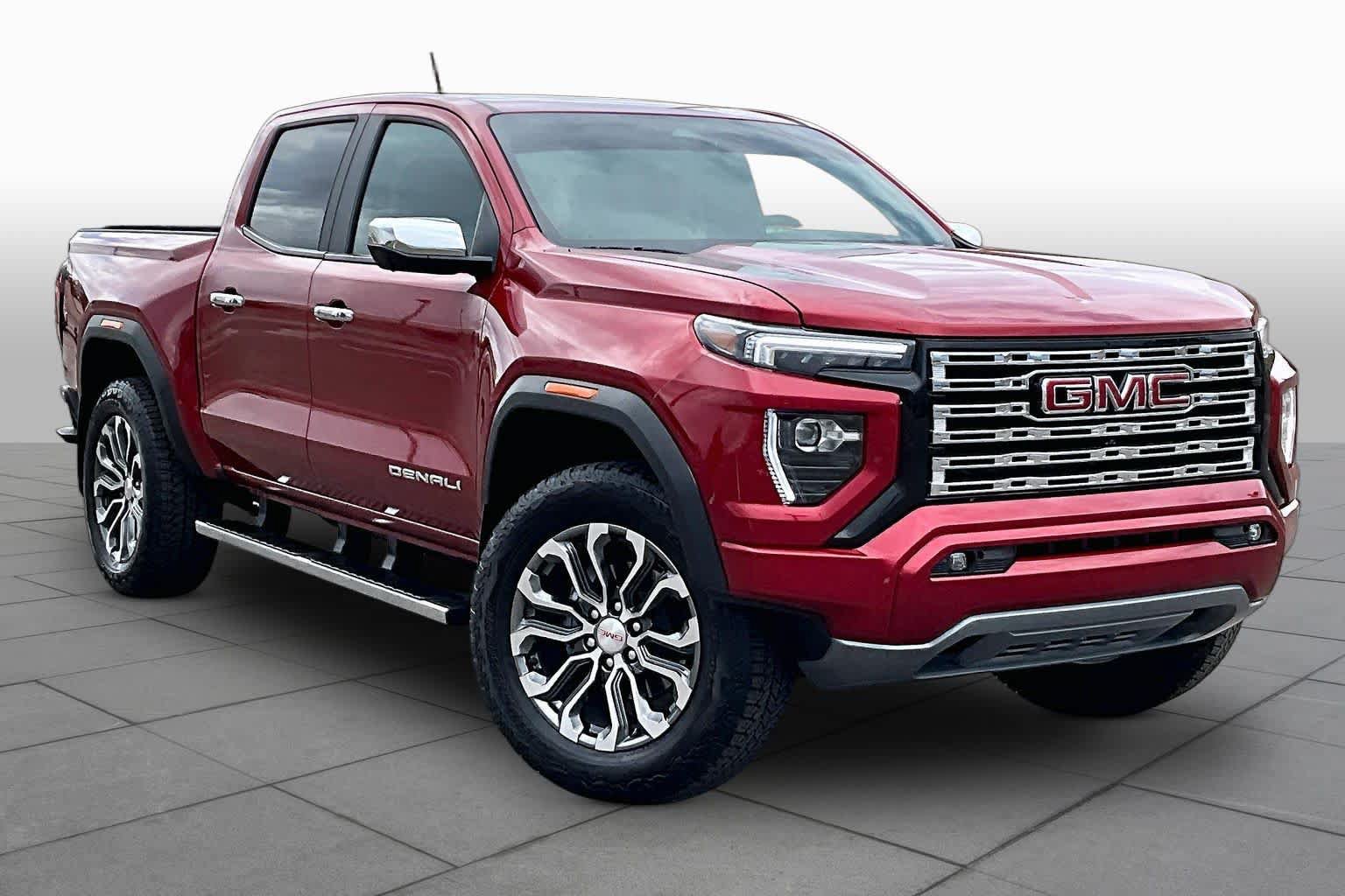 Used 2025 GMC Canyon Denali AWD/4WD image 3