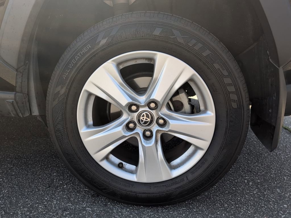 Used 2021 Toyota RAV4 XLE w/ Carpet Mat Package (TMS) image 10