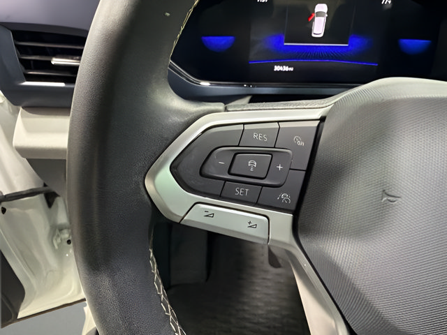 Used 2023 Volkswagen Taos SE w/ Panoramic Sunroof Package FWD image 16
