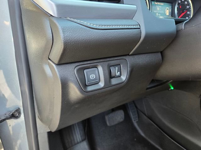 Used 2023 GMC Acadia SLE image 14