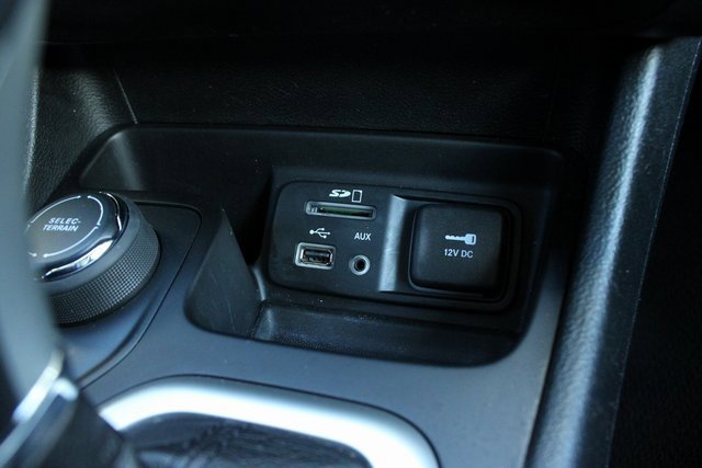 Used 2018 Jeep Cherokee Overland image 14