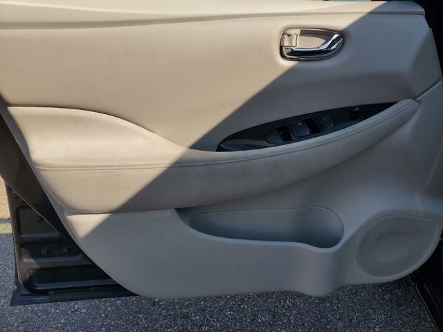 Used 2012 Nissan Leaf SL FWD image 7