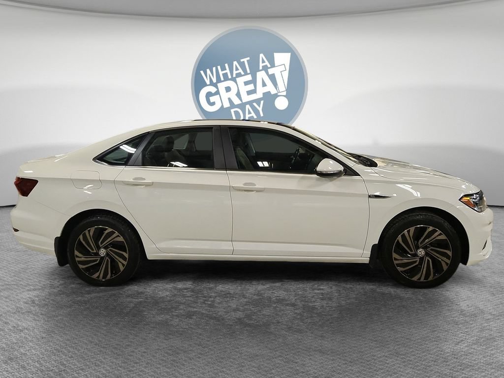 Used 2019 Volkswagen Jetta SEL Premium FWD image 2