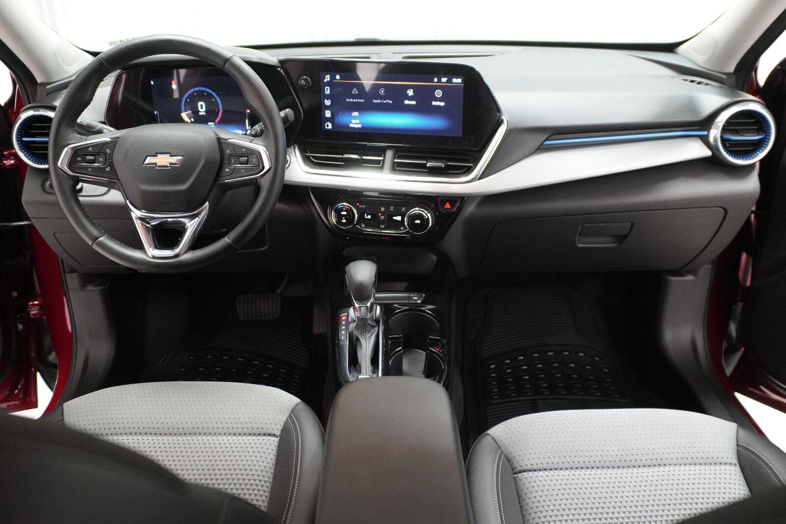 Used 2025 Chevrolet Trax LT w/ Driver Confidence Package FWD image 13