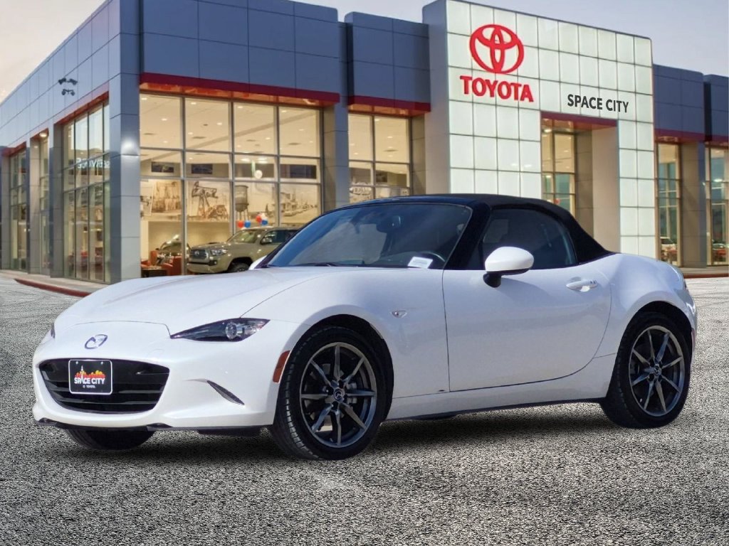 Used 2020 MAZDA MX-5 Miata Grand Touring RWD image 2