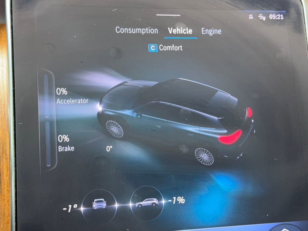 Used 2024 Mercedes-Benz GLC 300 4MATIC image 24