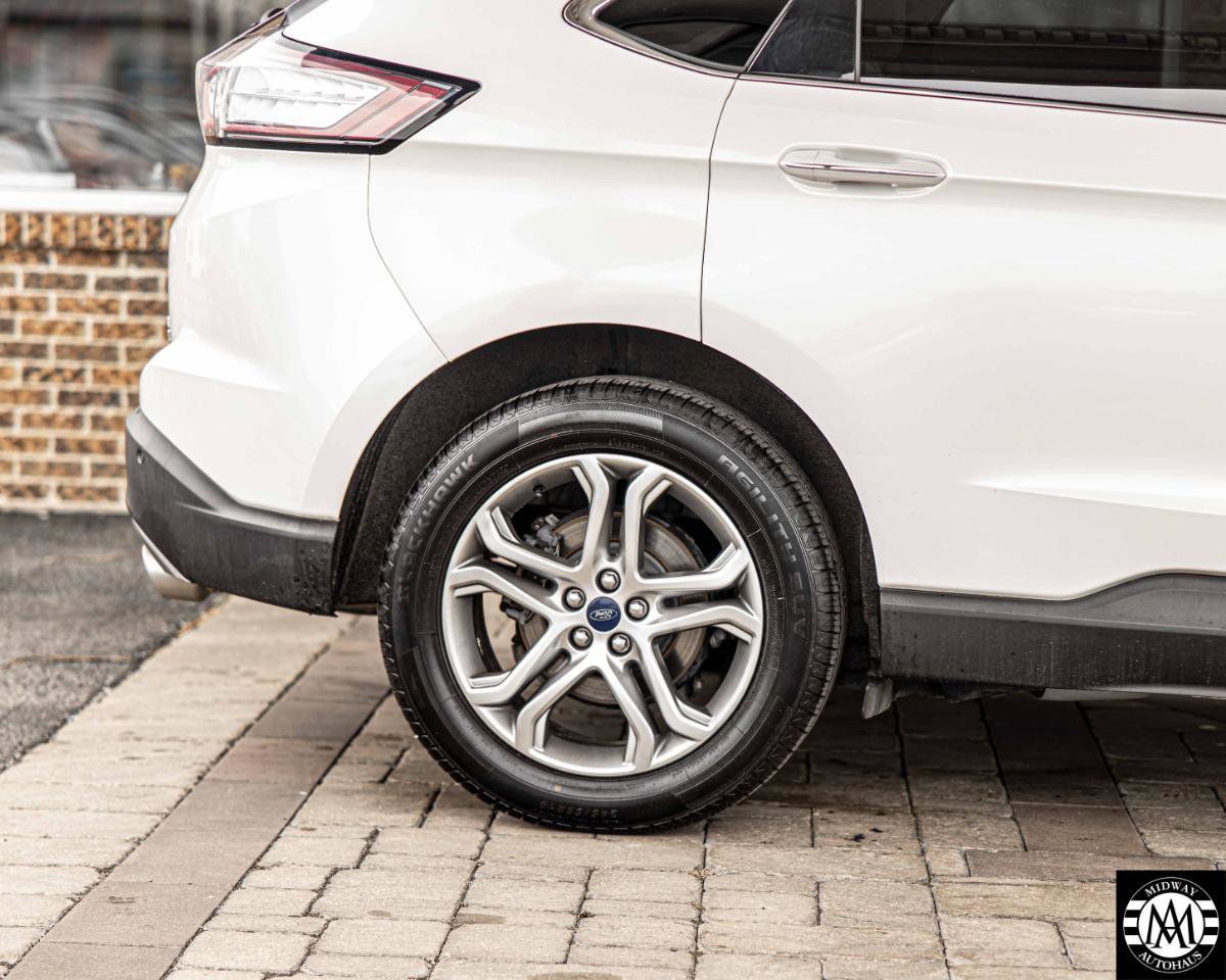 Used 2016 Ford Edge Titanium w/ Technology Package AWD/4WD image 22