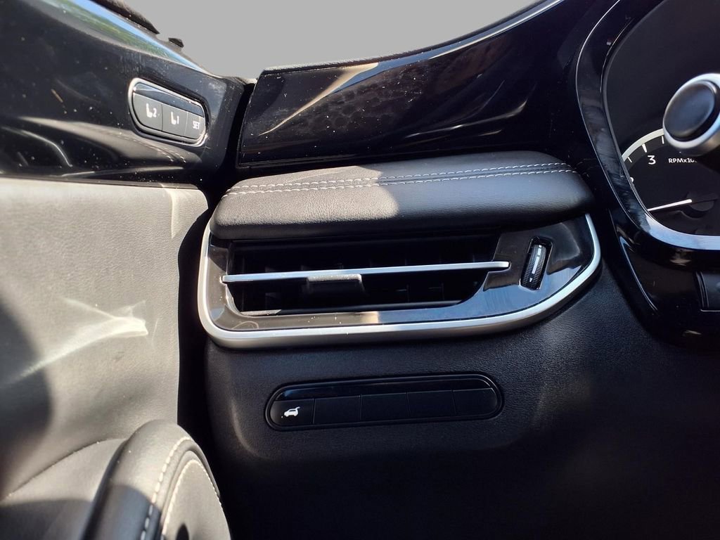 Used 2025 INFINITI QX60 Pure FWD image 17