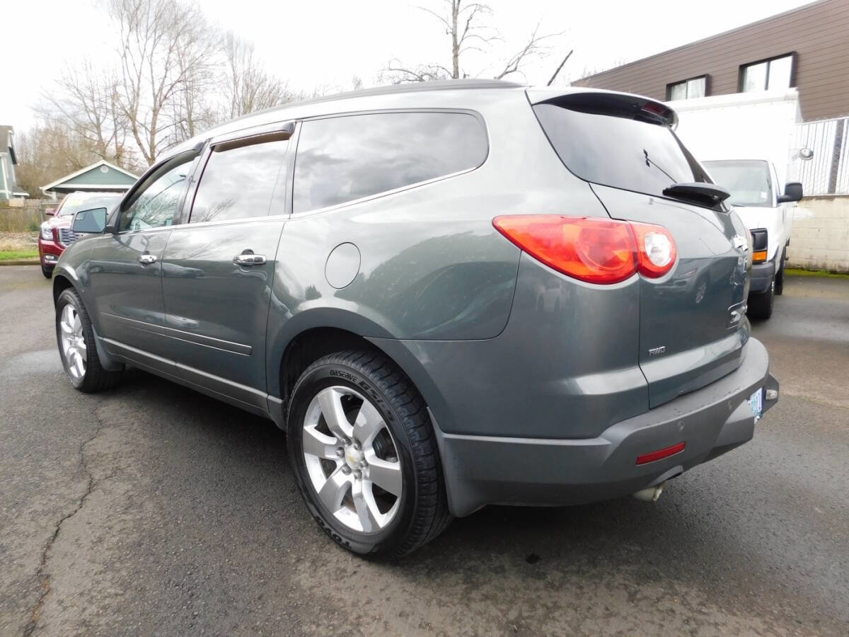 Used 2010 Chevrolet Traverse LT w/ LT Special Edition Package AWD/4WD image 3