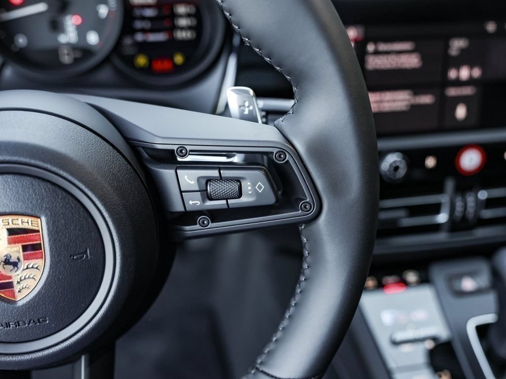 Certified 2026 Porsche Macan AWD/4WD image 18