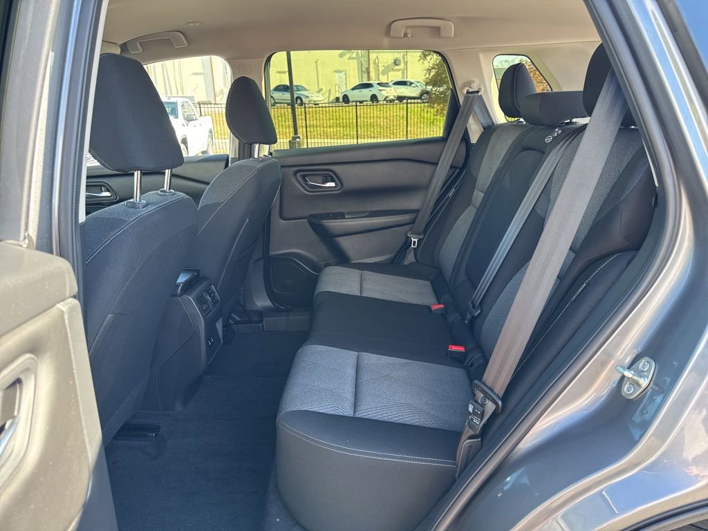 Used 2024 Nissan Rogue SV image 25