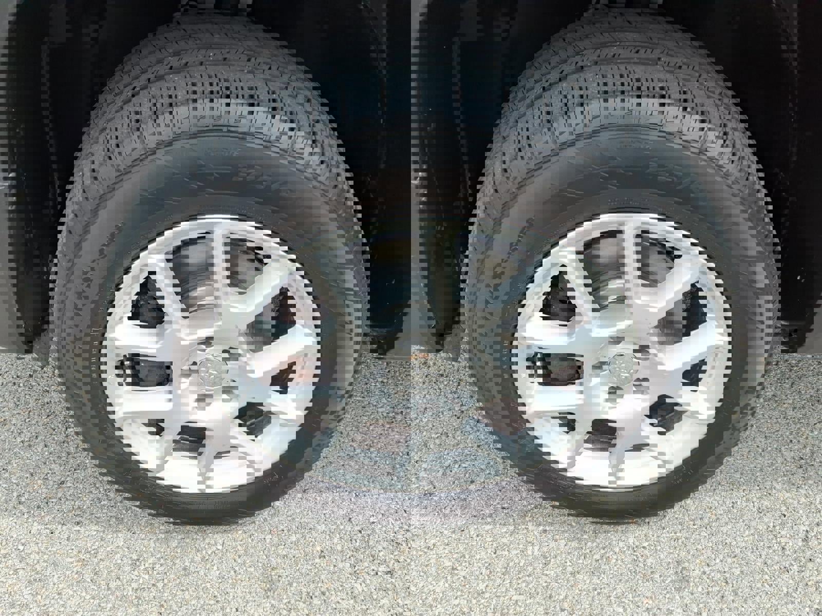 Used 2019 Jeep Renegade Latitude w/ UConnect 8.4 Nav Group image 5