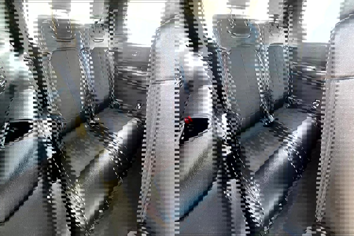 Used 2024 Jeep Grand Cherokee L Laredo image 24