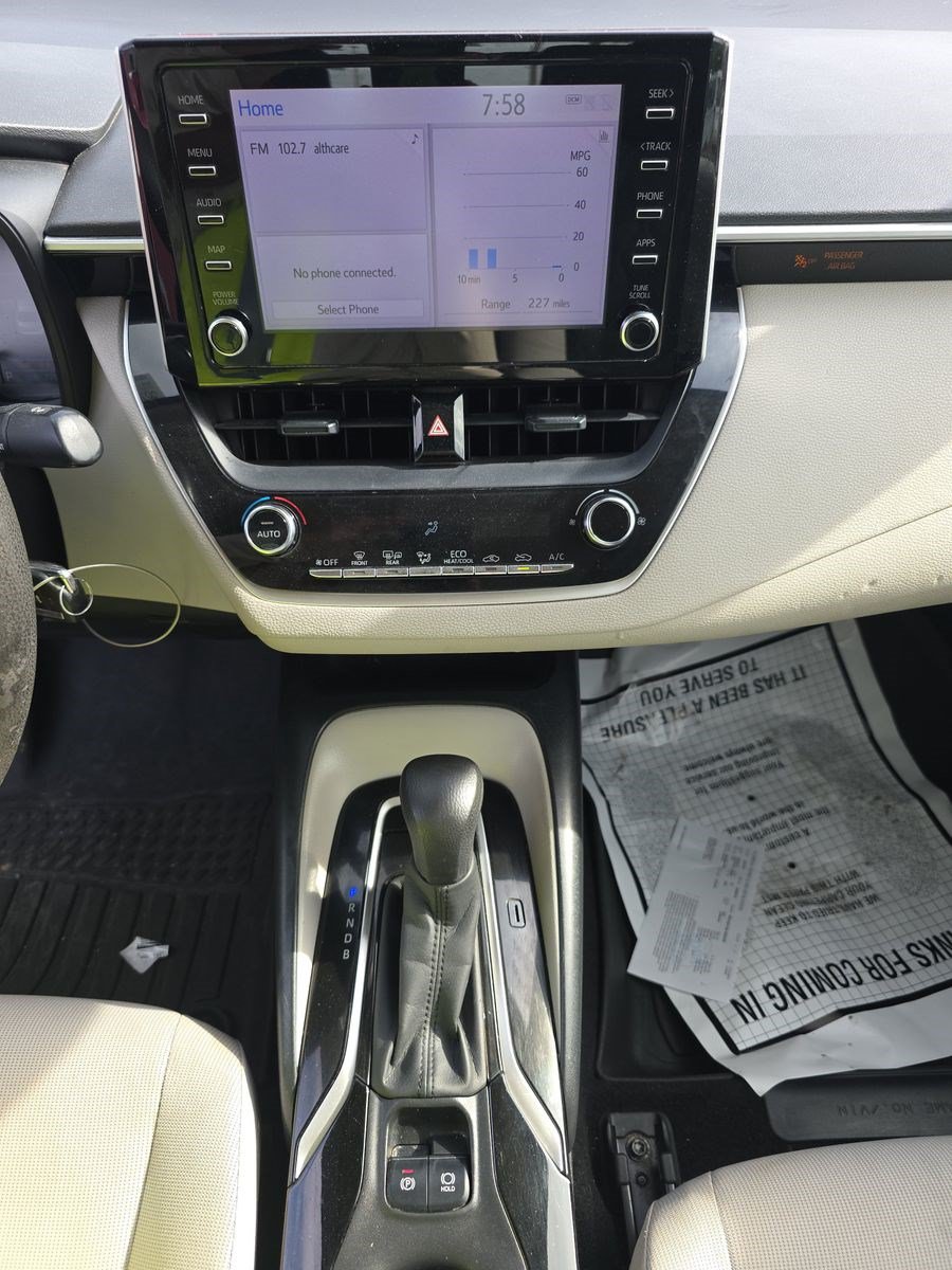 Used 2020 Toyota Corolla LE FWD image 10
