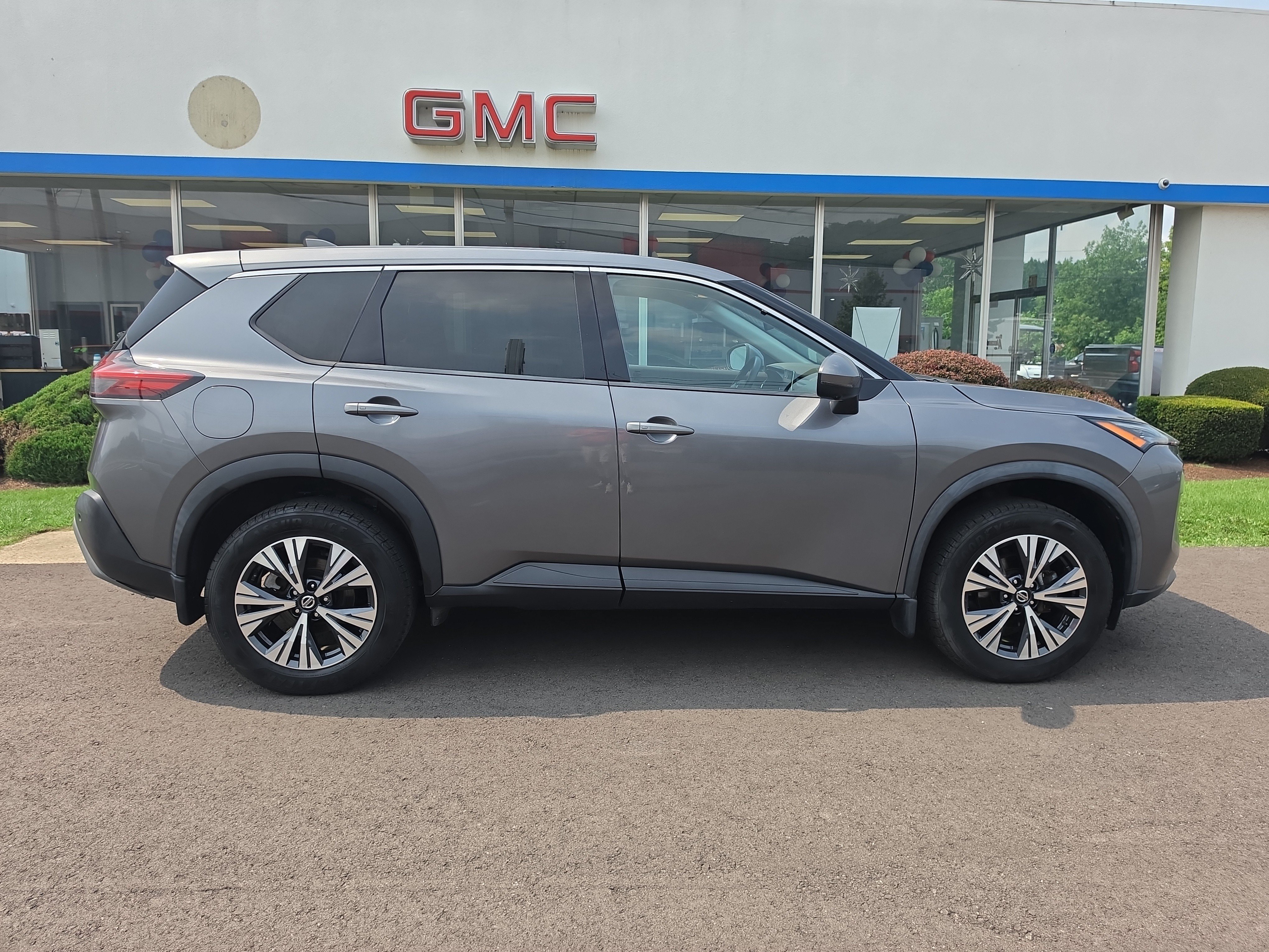 Used 2021 Nissan Rogue SV AWD/4WD image 2