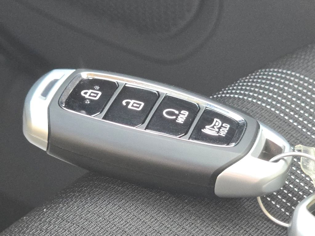 Used 2025 Hyundai Venue SEL FWD image 33