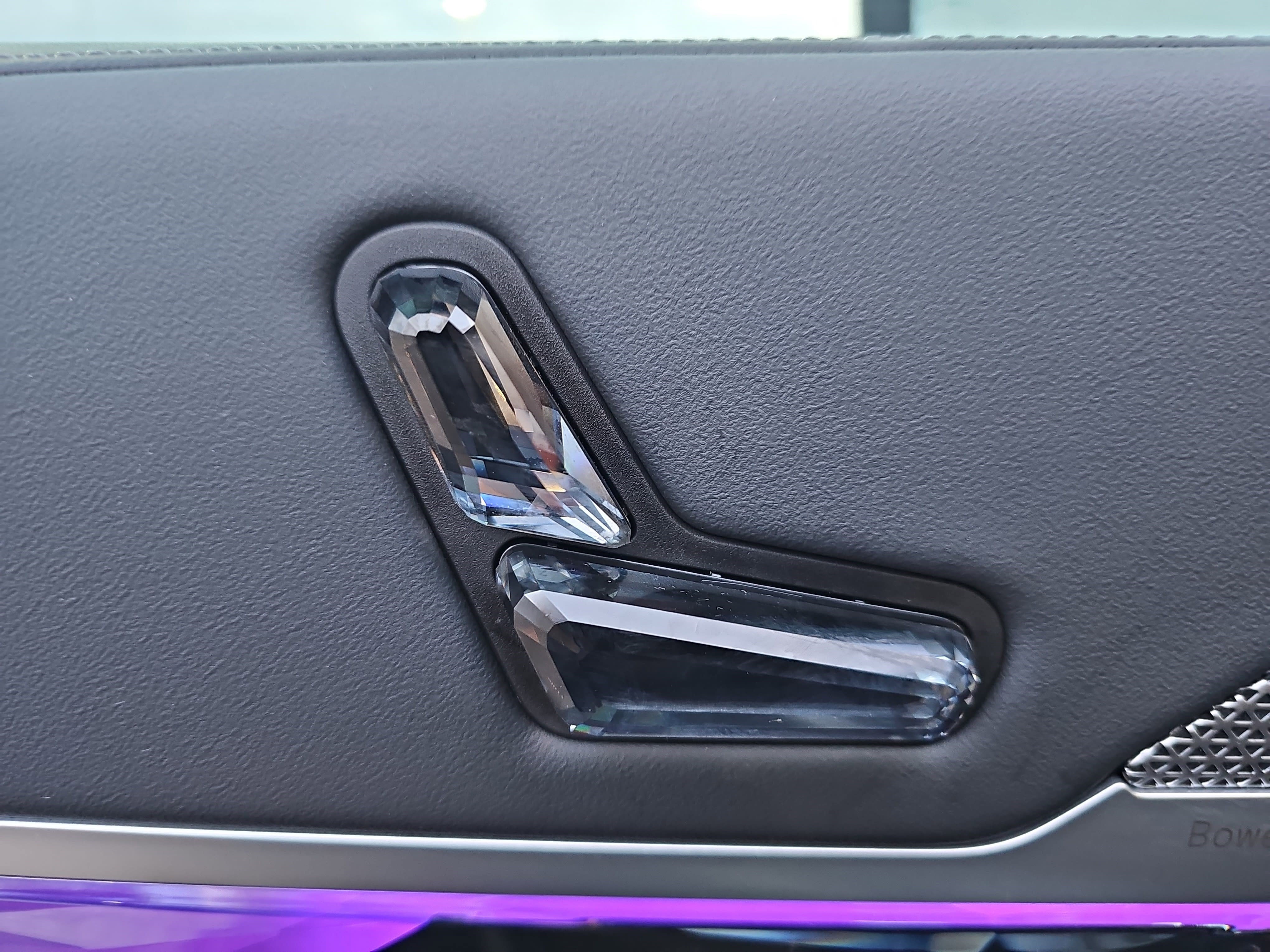 Certified 2023 BMW 740i w/ Executive Package image 31