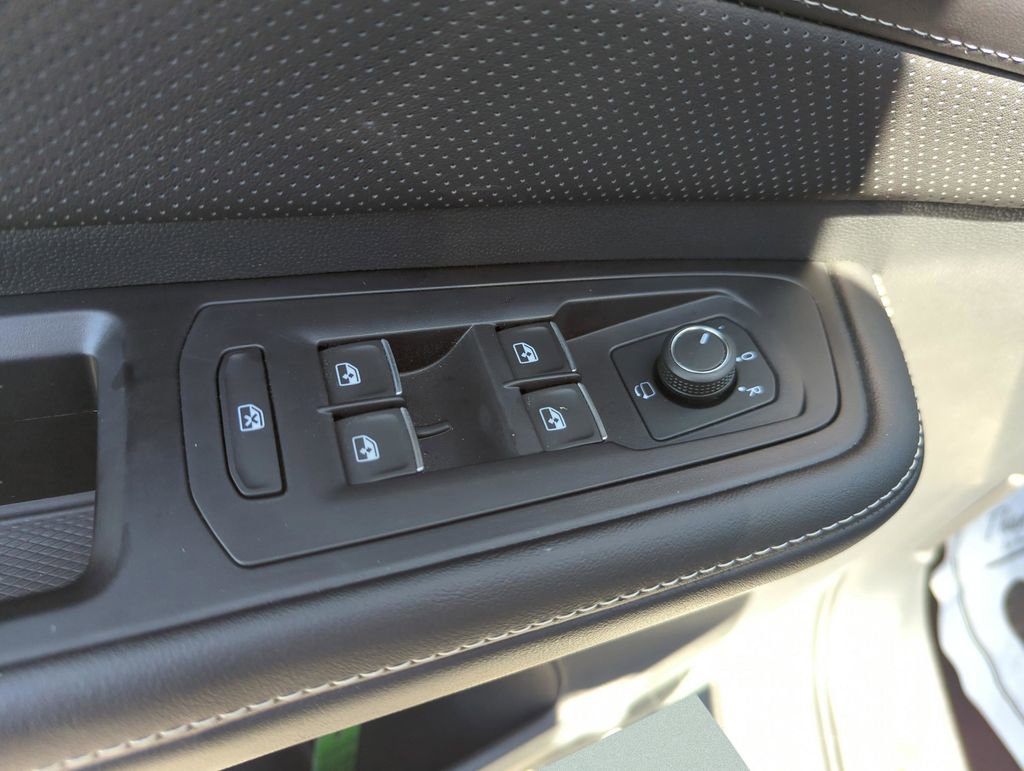 Used 2024 Volkswagen Atlas SEL Premium R-Line image 31